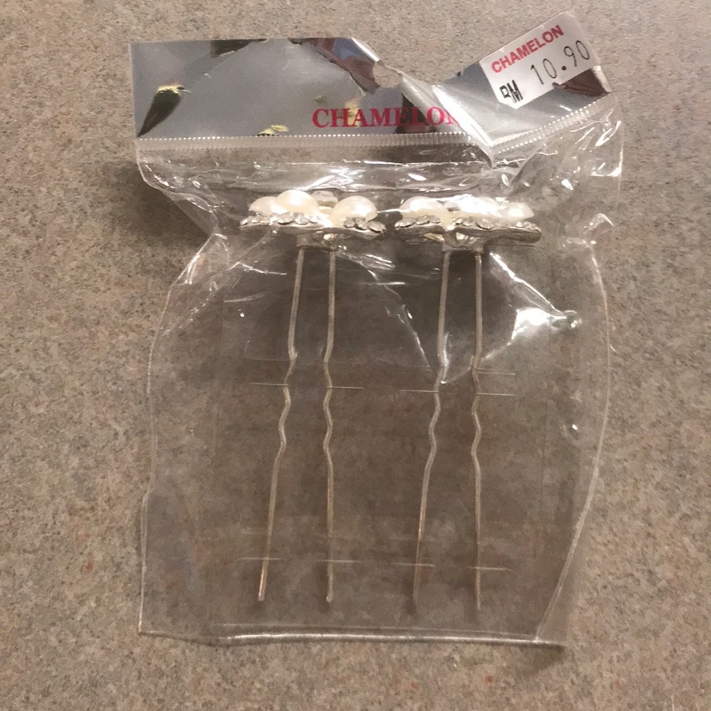 NIP - Pair of Chameleon Flower Shaped Hair Pins
